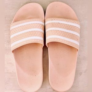 Women’s Adidas Slides Peach & White Size: 9 ~ Fits up to 10.5
